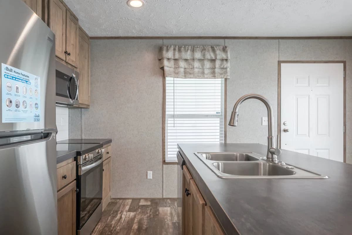 Lakeside cottage kitchen home features