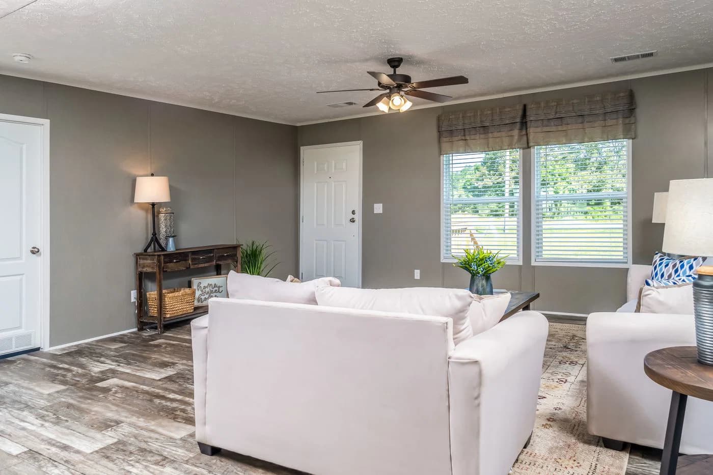 Locklear interior home features