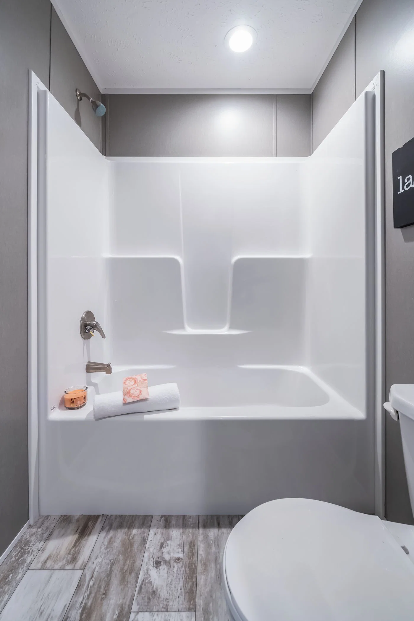 Cascade bathroom home features