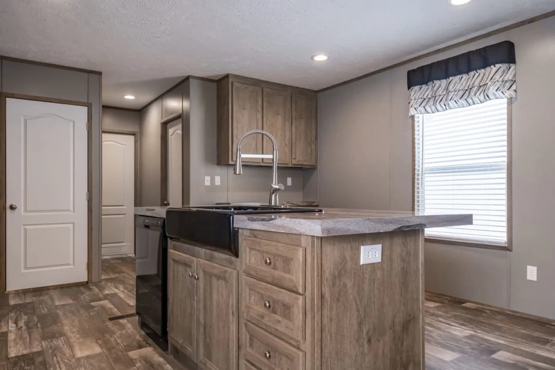 Peyton kitchen home features