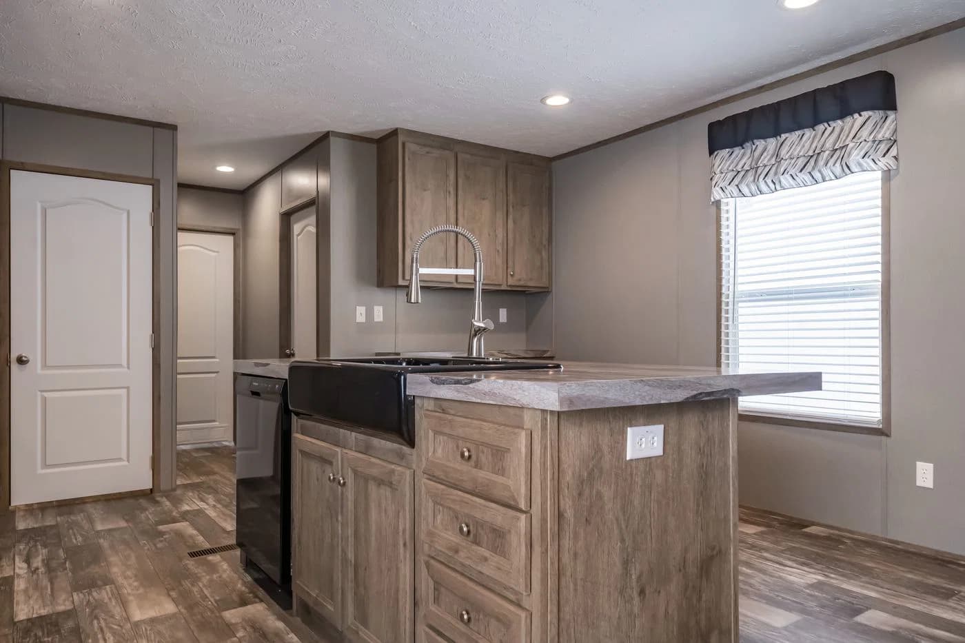 Peyton kitchen home features