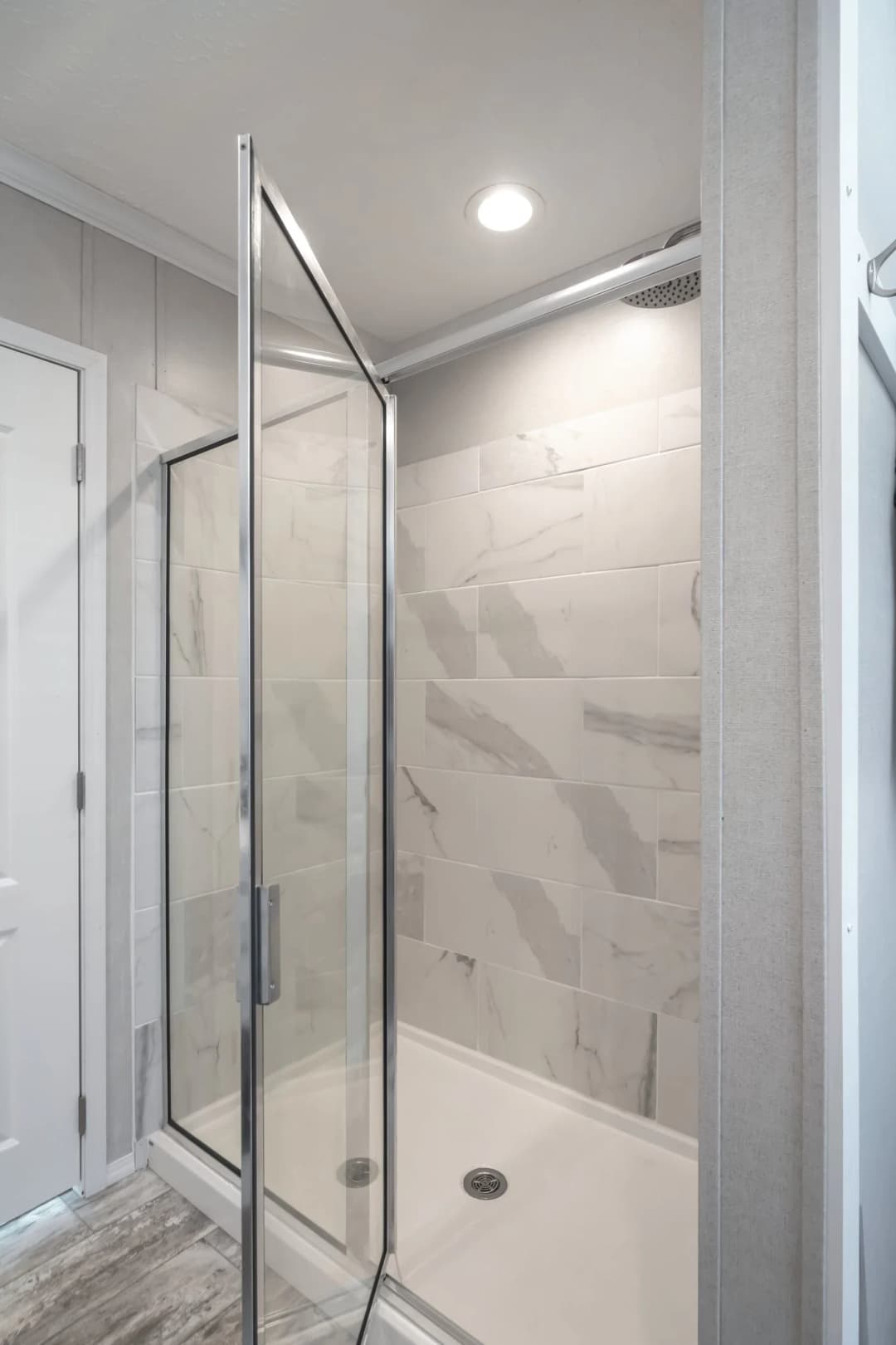 Stella bathroom home features