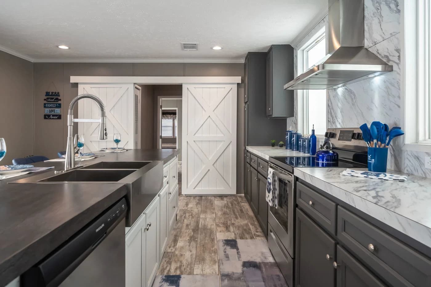 Major kitchen home features