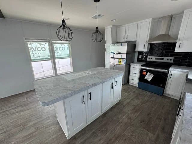 Cavco landmark 16763b kitchen home features