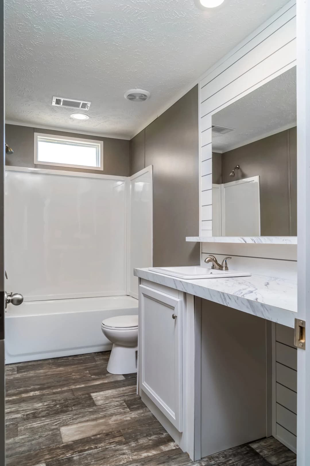 Locklear bathroom home features