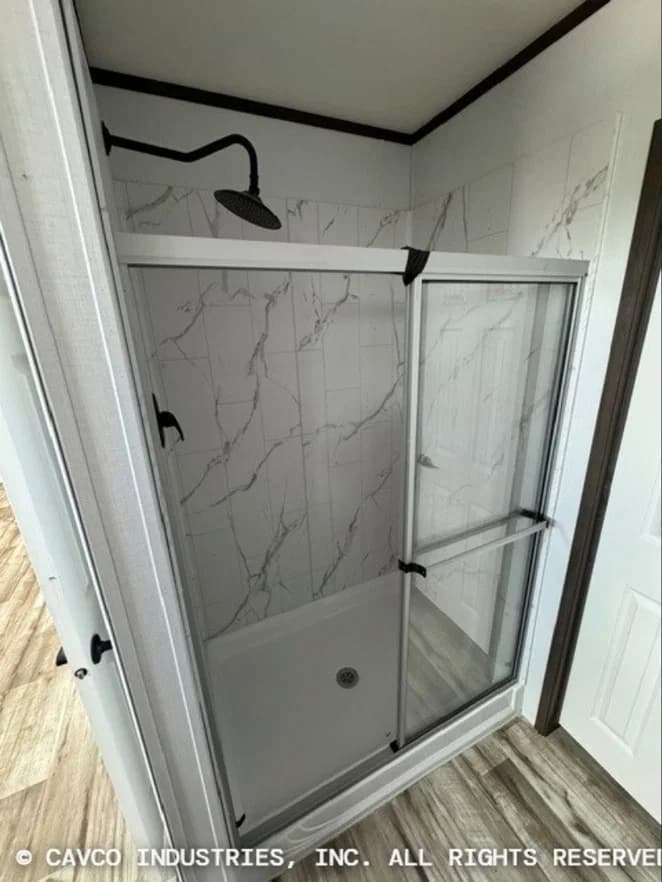Cavco landmark 16763b bathroom home features