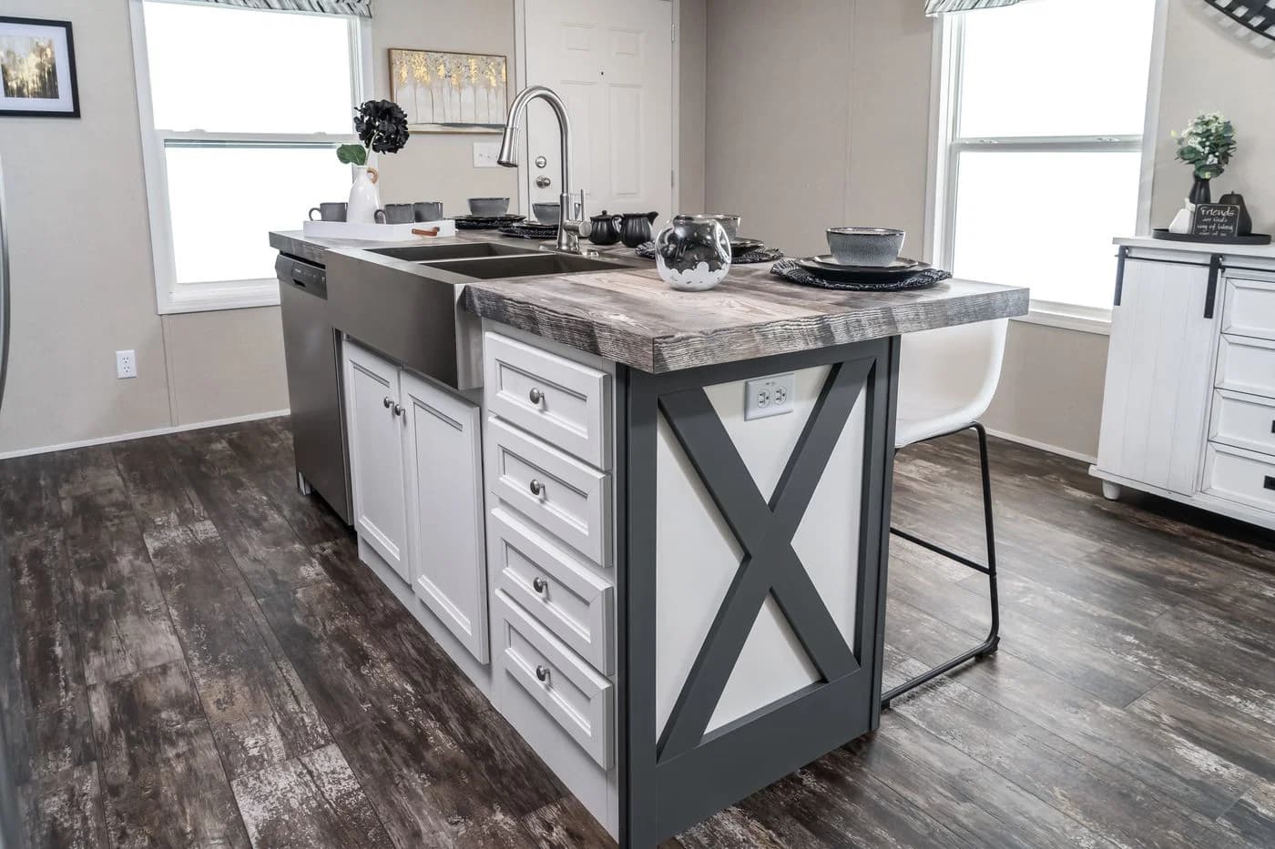 Riverview kitchen home features