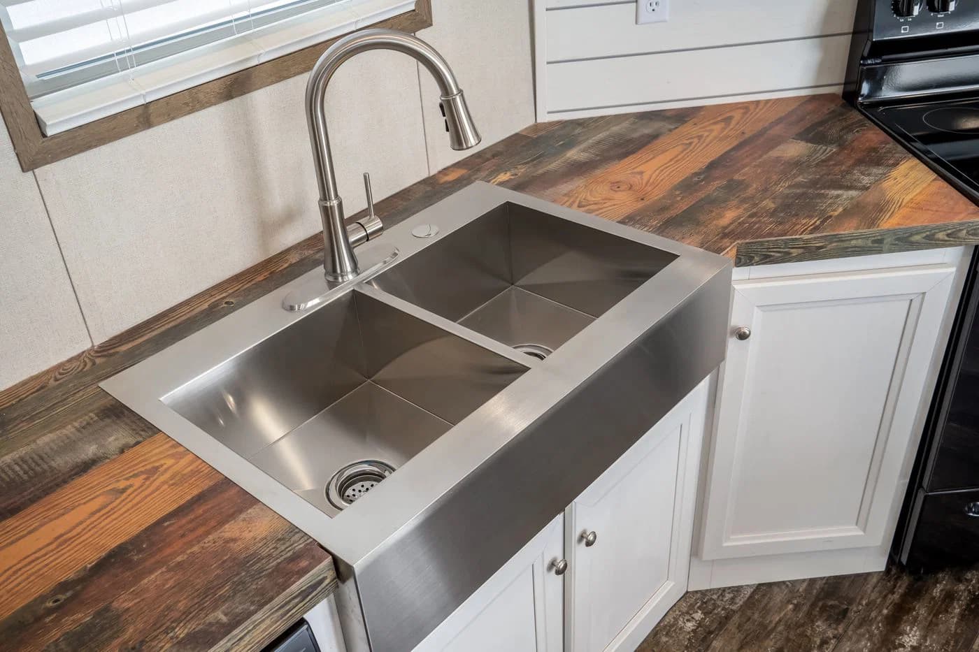 Anniversary entertainer kitchen home features