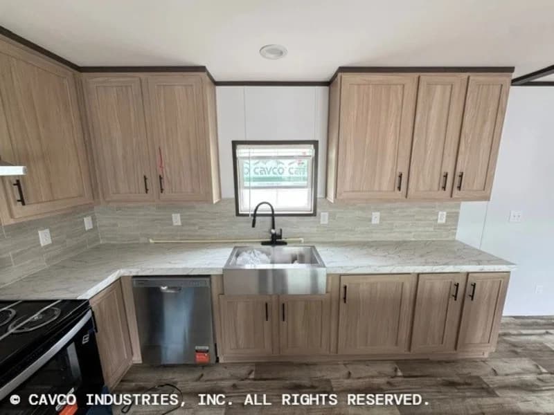 Cavco landmark 16763b kitchen home features