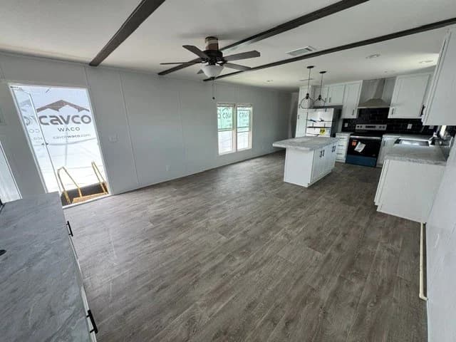Cavco landmark 16763b interior home features