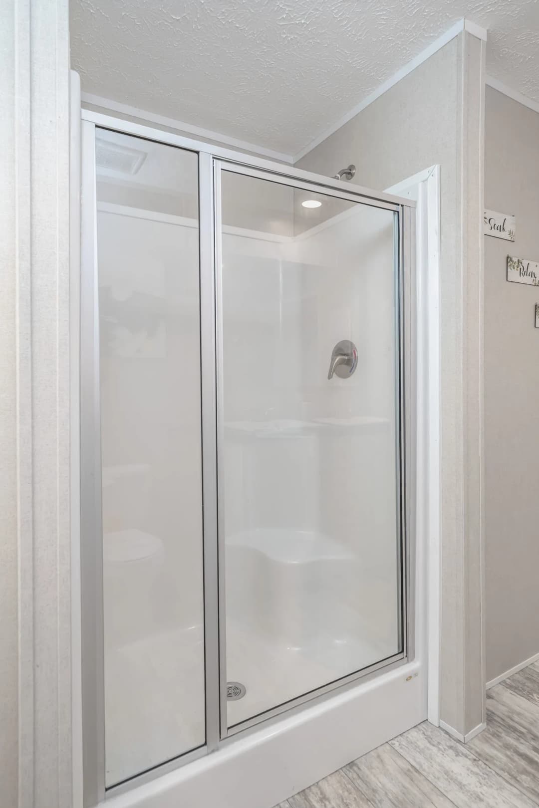 Benjamin bathroom home features