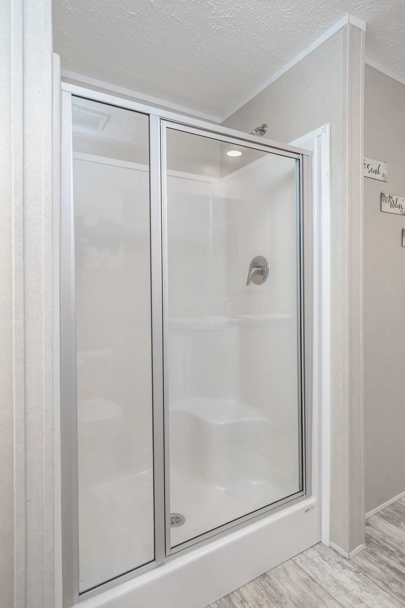 Benjamin bathroom home features