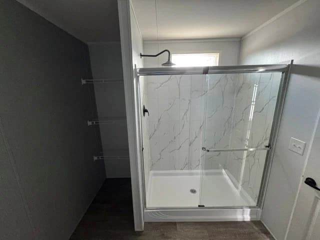 Cavco landmark 16763b bathroom home features
