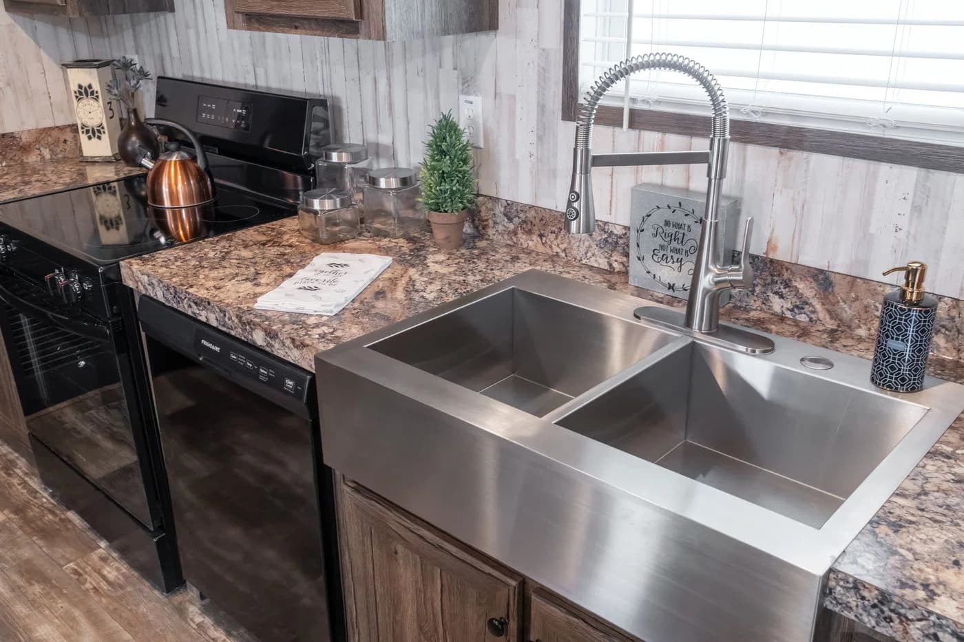 Hardin kitchen home features