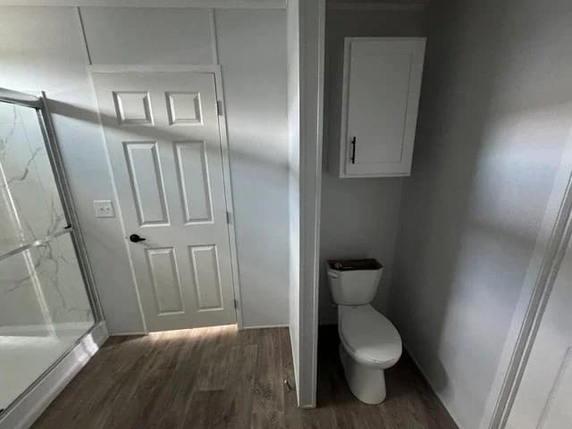 Cavco landmark 16763b bathroom home features