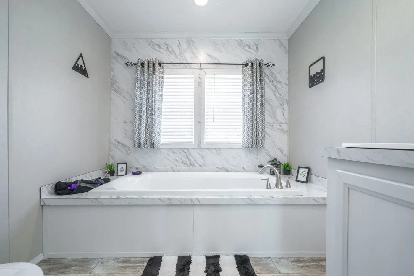 Stella bathroom home features