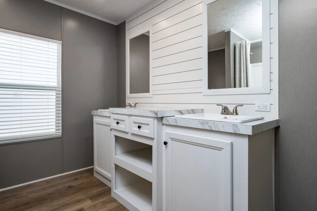 Savannah breeze bathroom home features