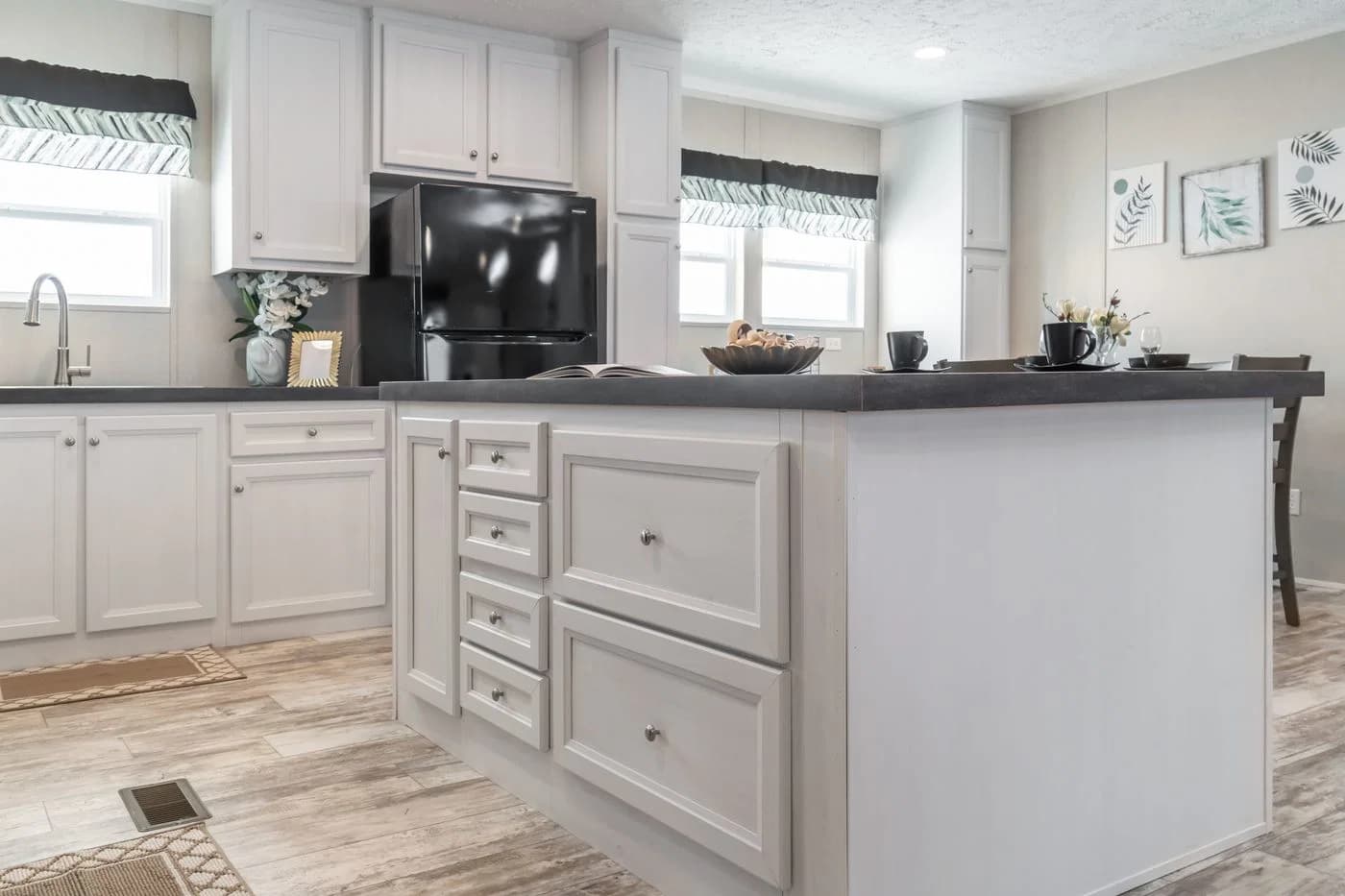 Benjamin kitchen home features