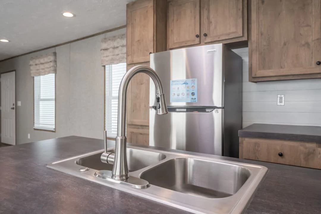 Lakeside cottage kitchen home features