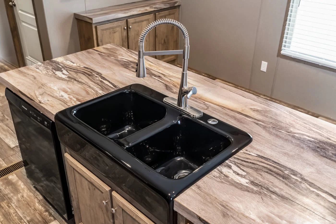 Peyton kitchen home features