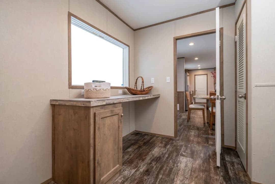Bella vista interior home features