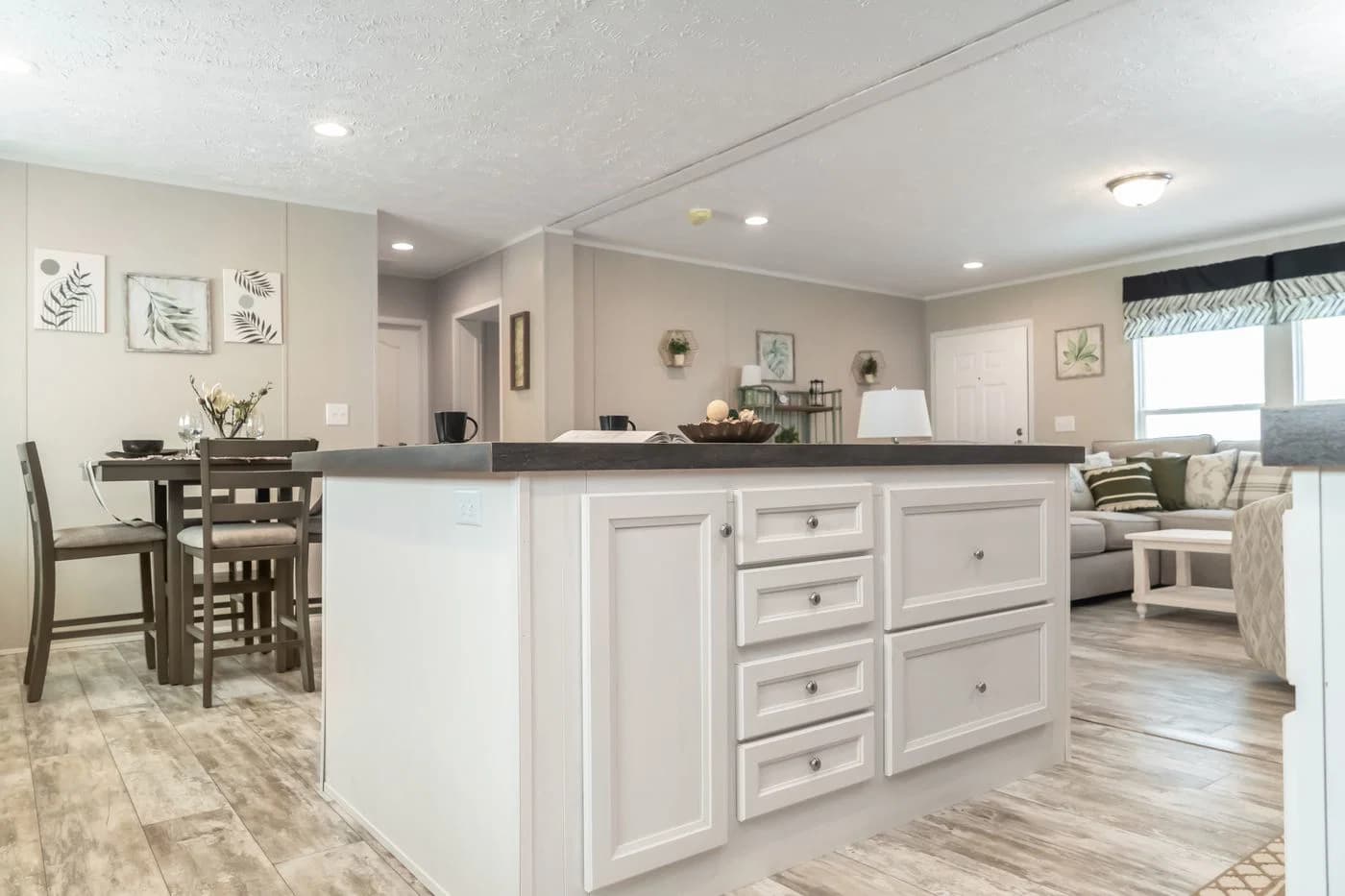 Benjamin kitchen home features