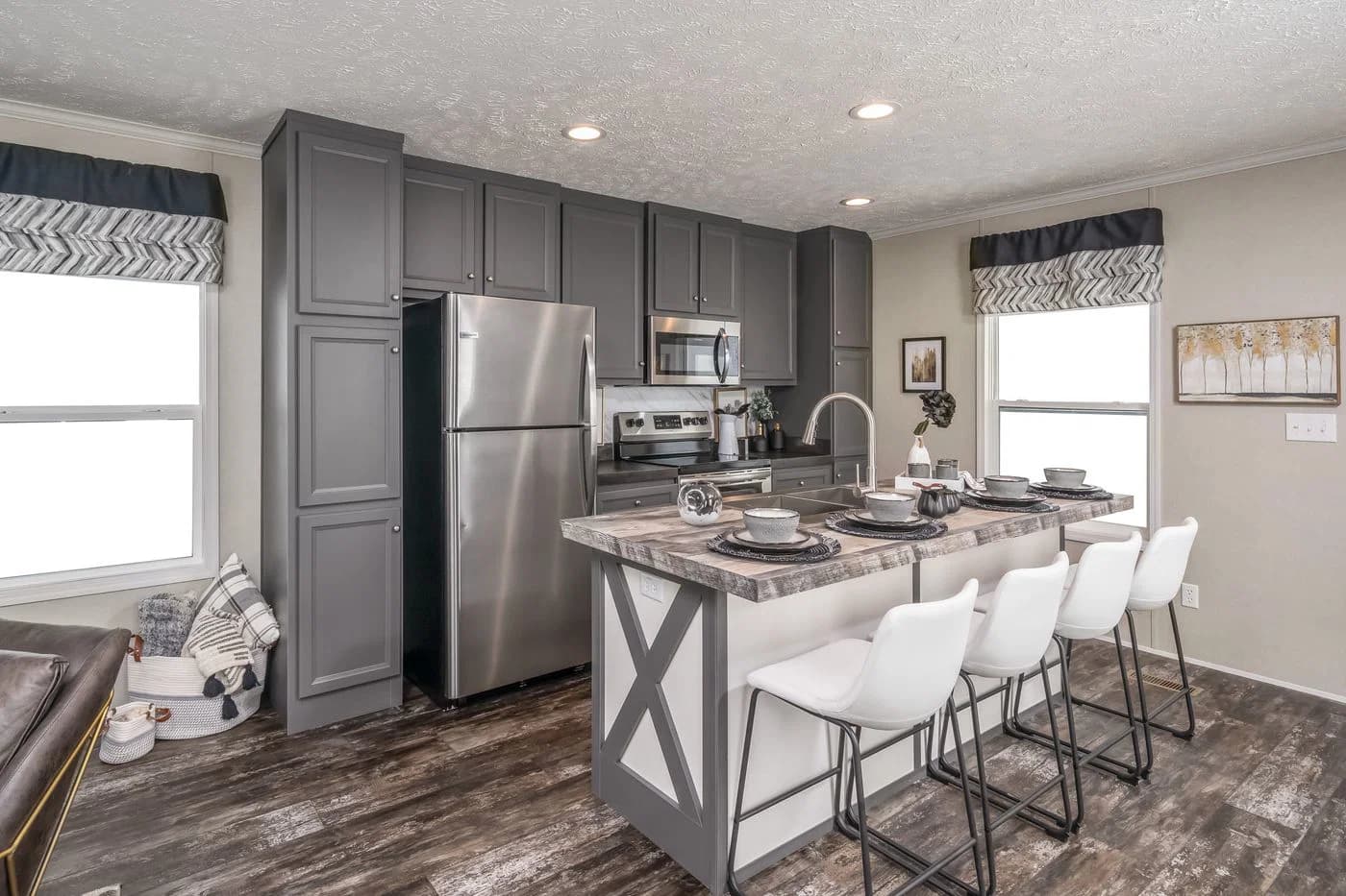 Riverview kitchen home features