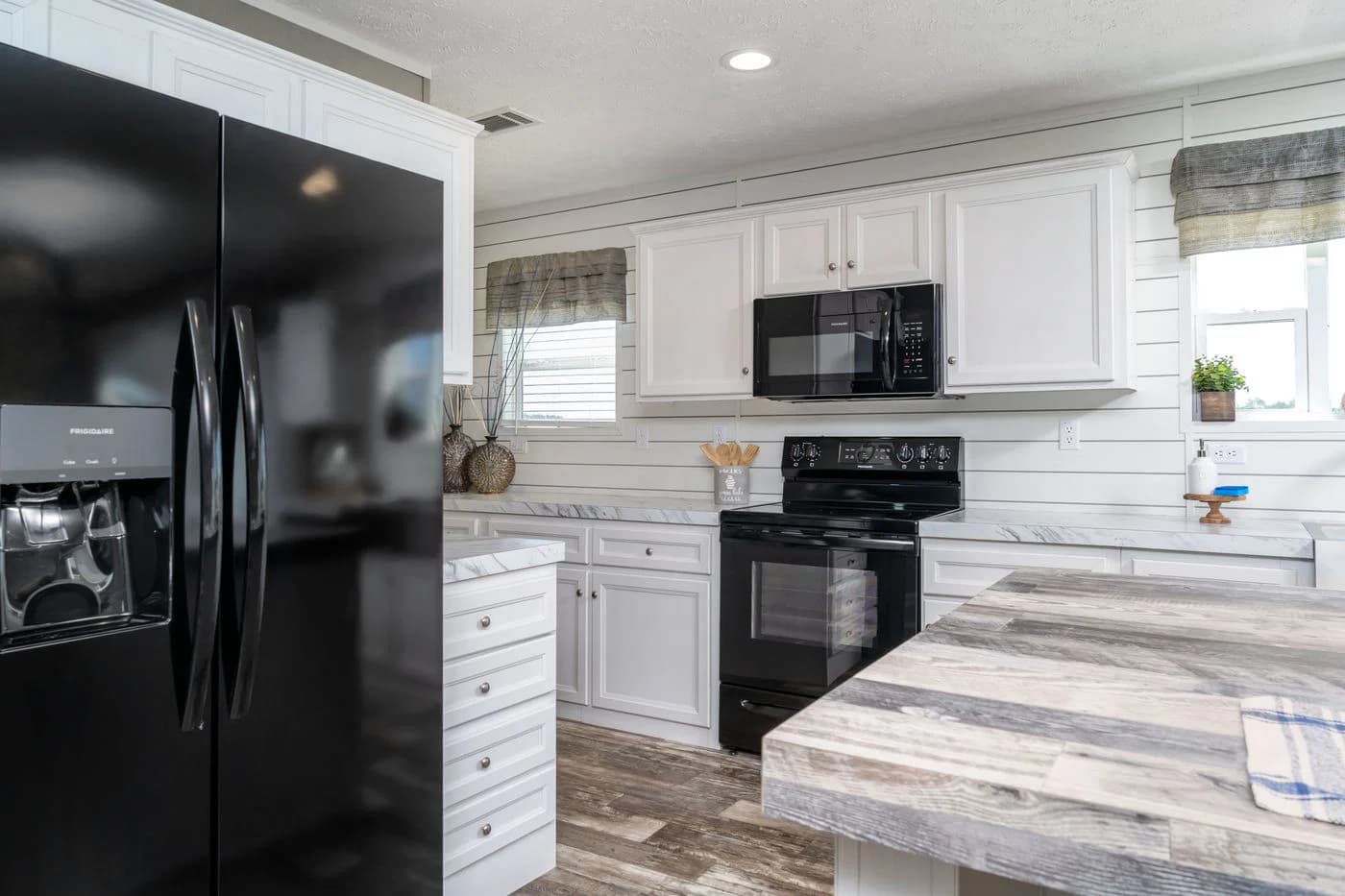 Locklear kitchen home features