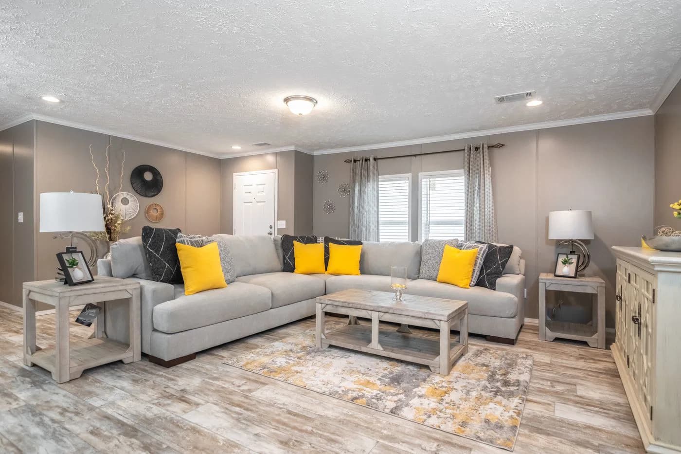 Cascade interior home features
