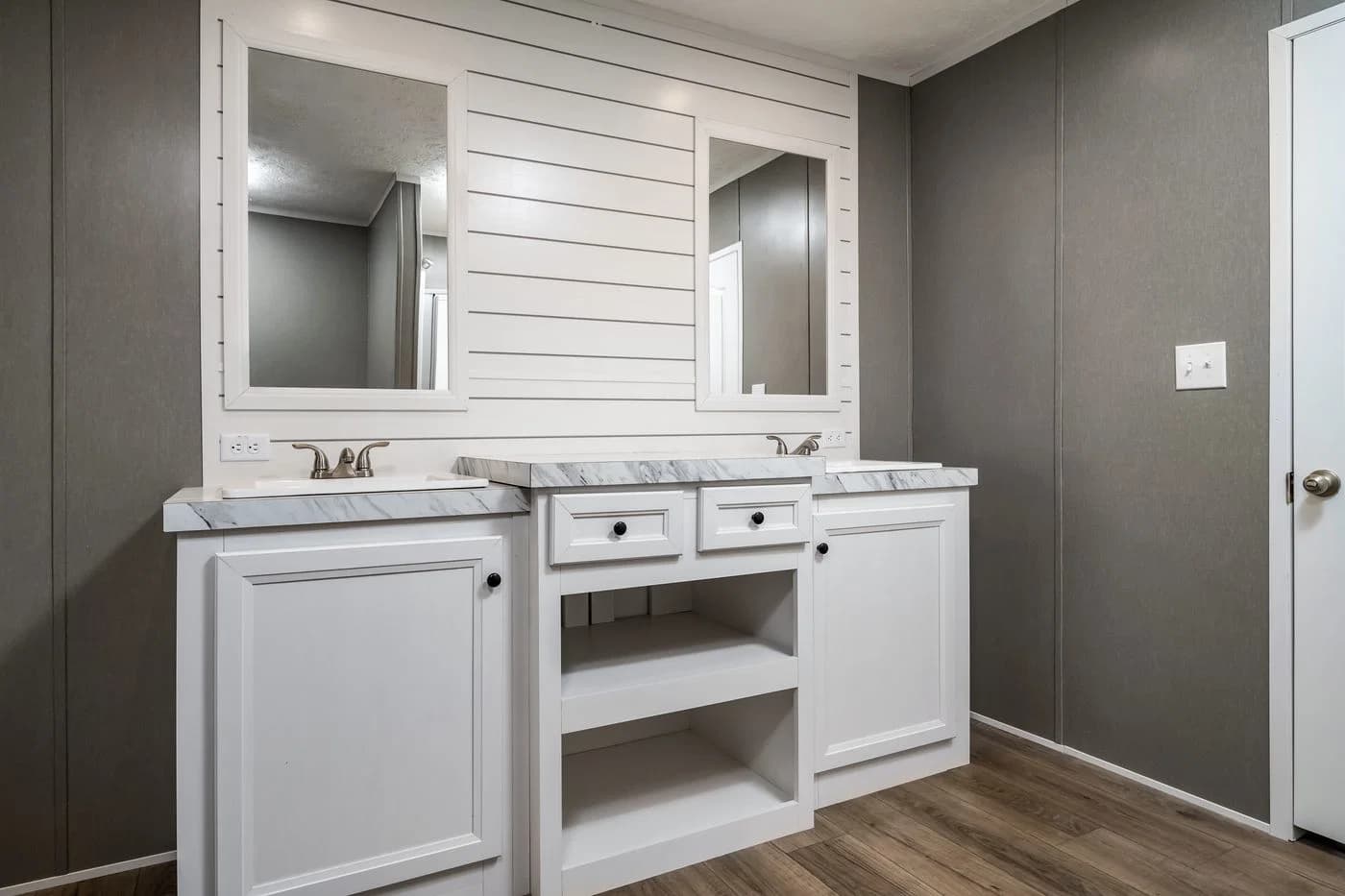 Savannah breeze bathroom home features