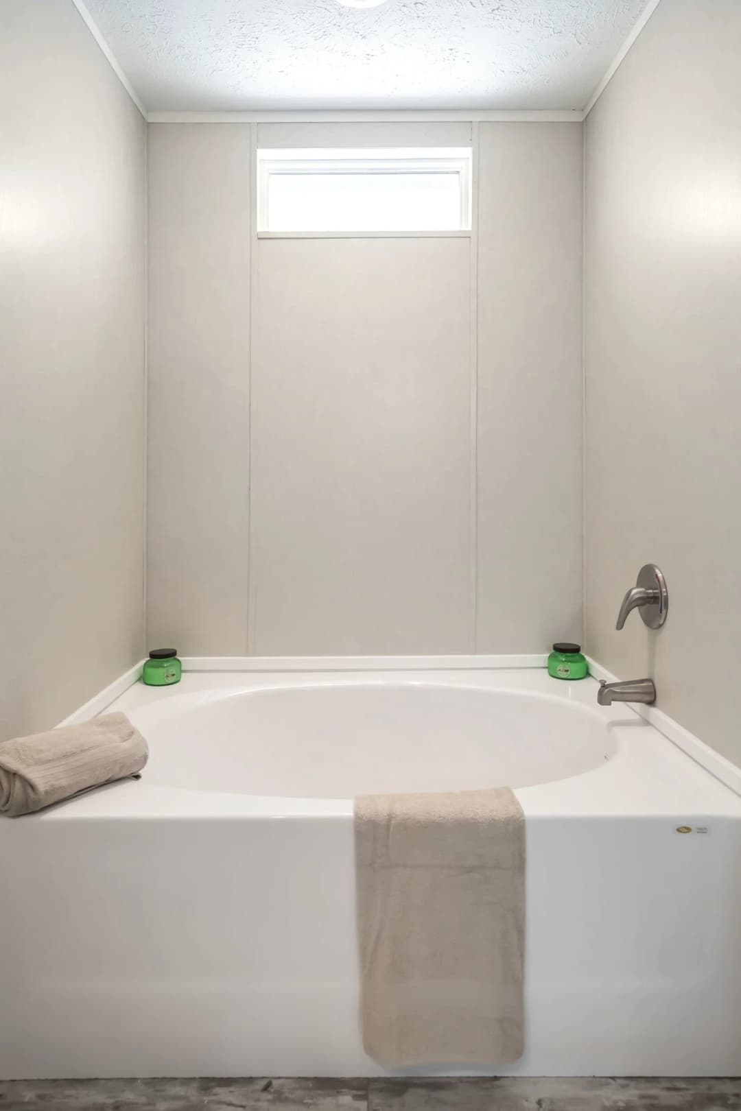 Benjamin bathroom home features