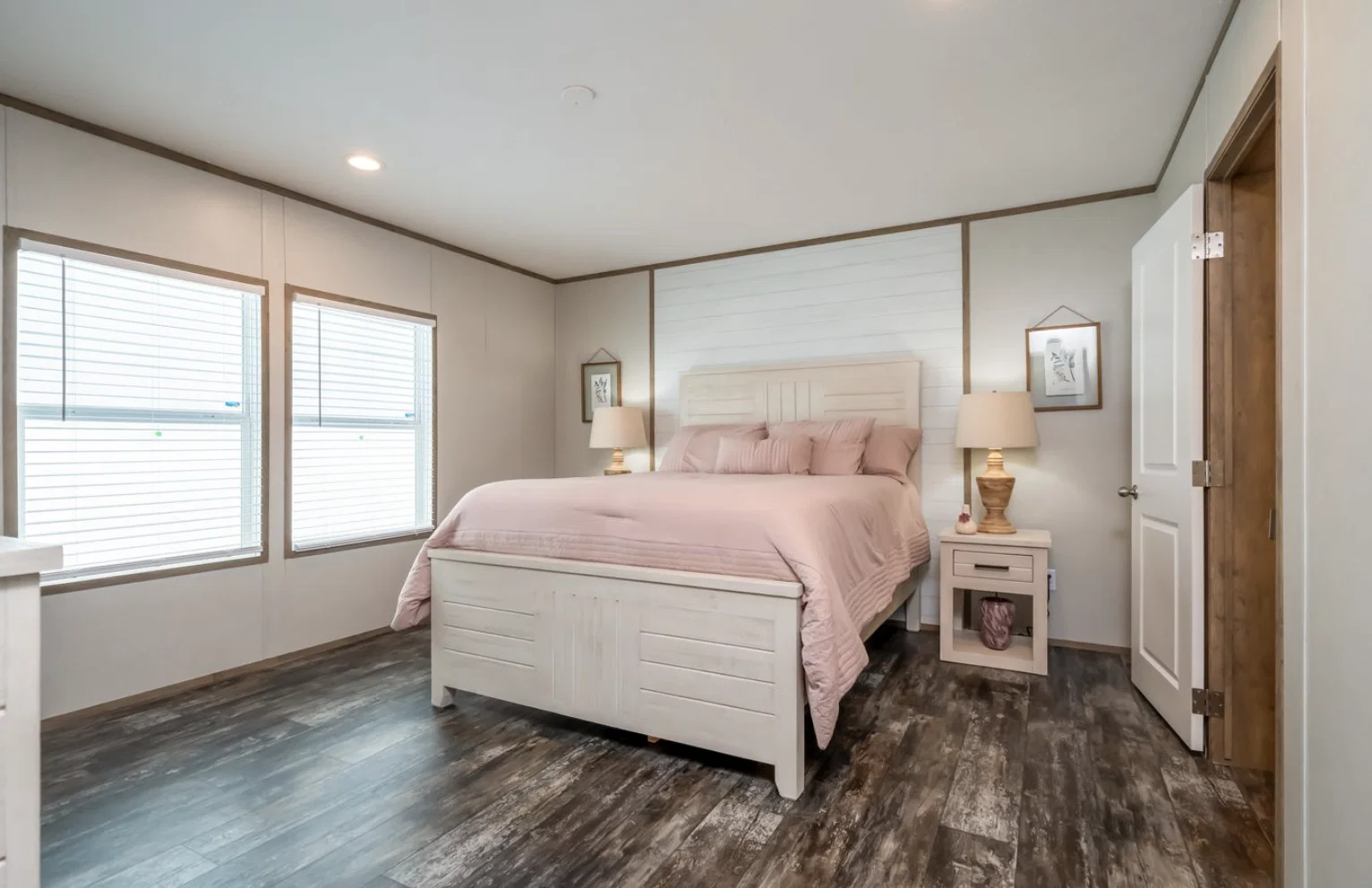 Bella vista bedroom home features