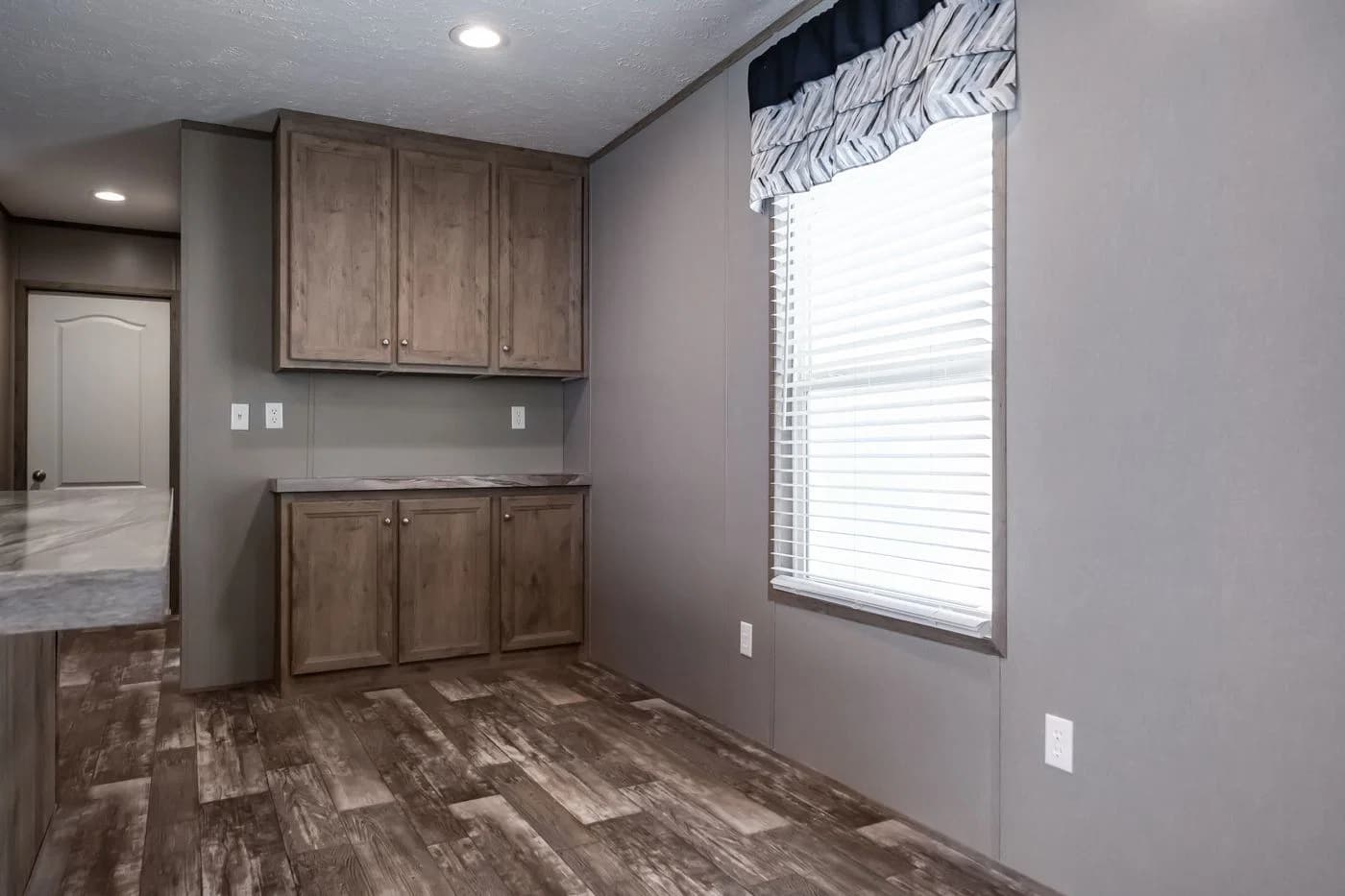 Peyton interior home features