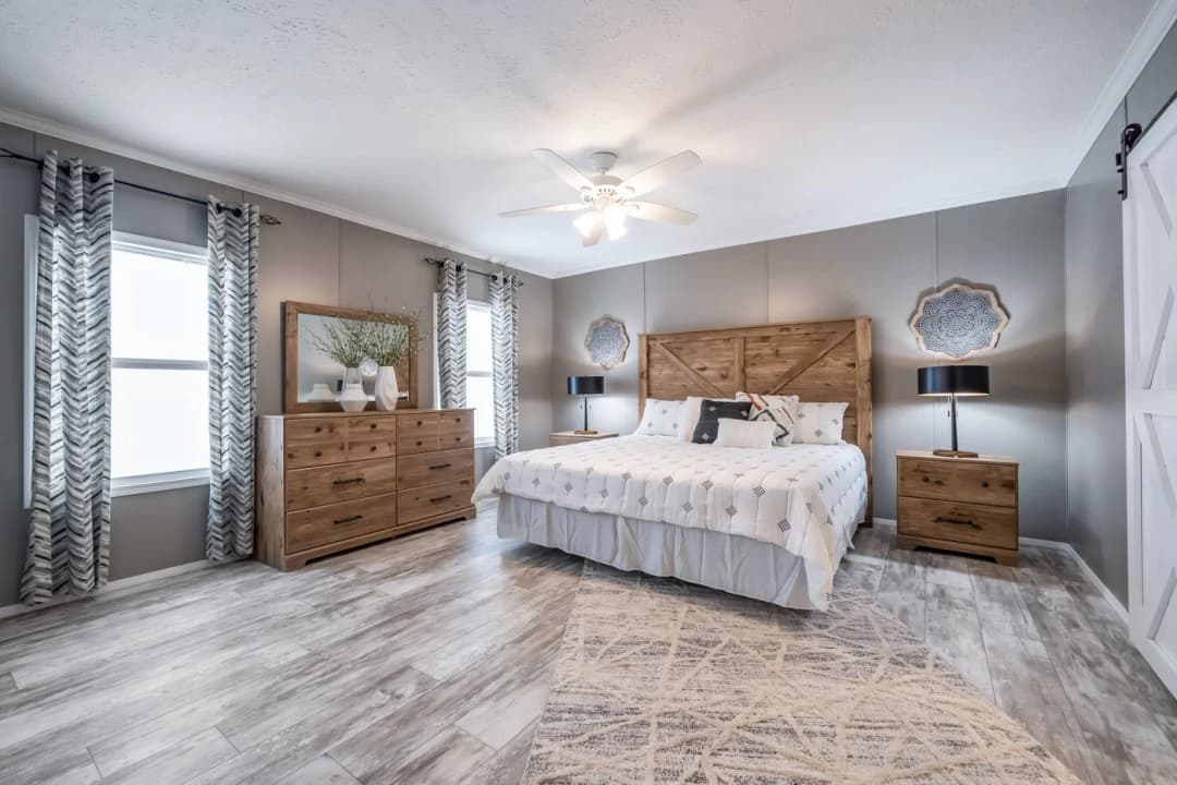 Cascade bedroom home features