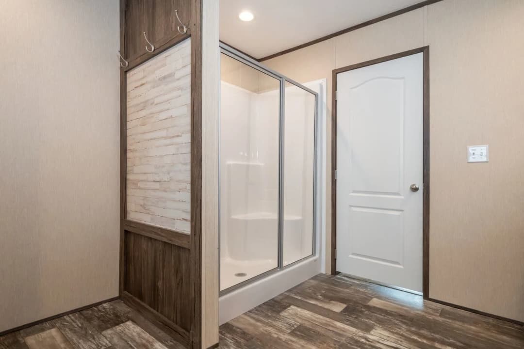 Hardin bathroom home features