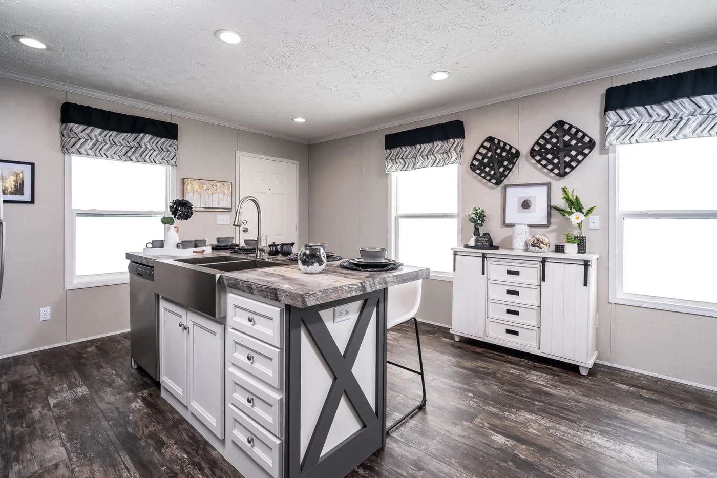 Riverview kitchen home features