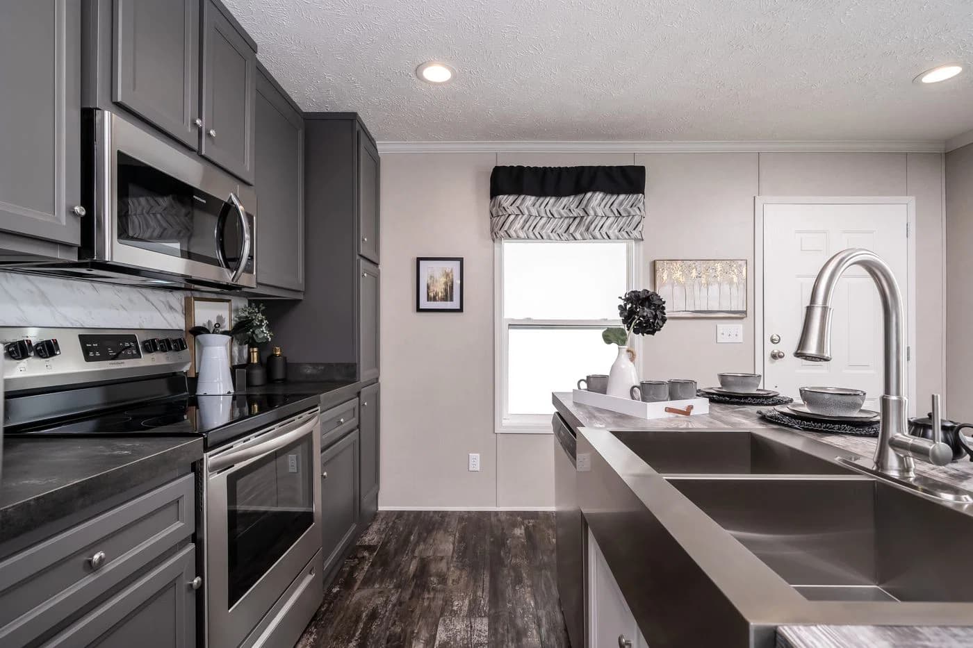 Riverview kitchen home features