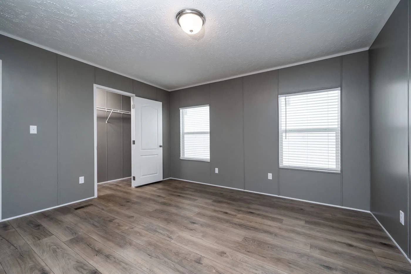Savannah breeze bedroom home features
