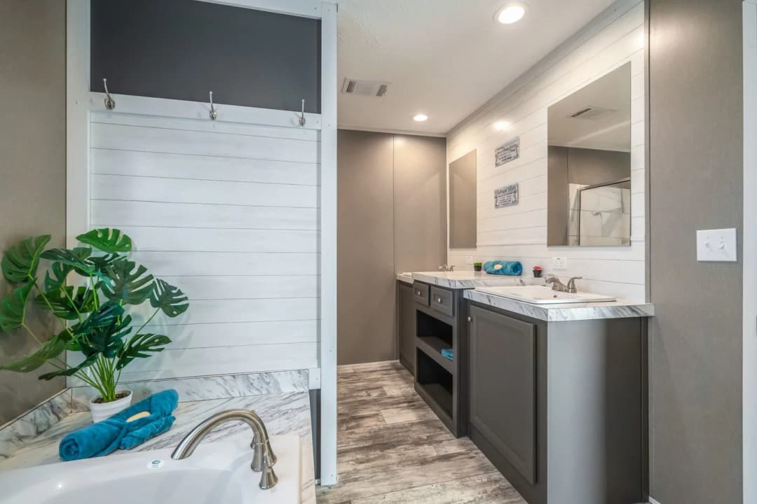 Major bathroom home features